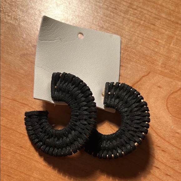 Free People Hoop Earrings - Picture 1 of 2